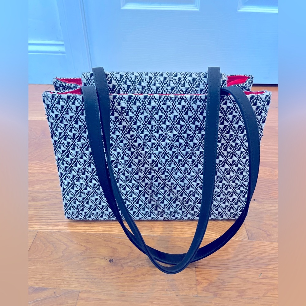Vintage black and white geometric tweed pattern purse. Red lining. Made in Korea